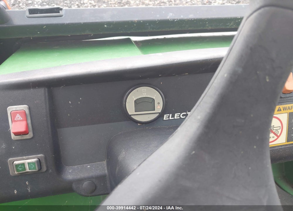 2015 JOHN DEERE TE 4X2 VIN: 1M0T145EKFM100270