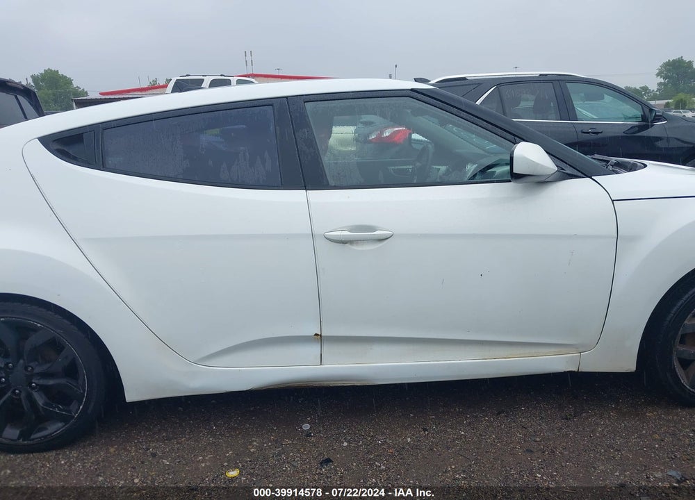 2013 HYUNDAI VELOSTER BASE W/RED VIN: KMHTC6AD7DU155311