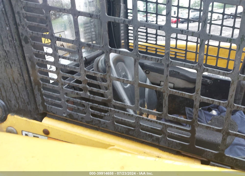 2002 JOHN DEERE 250 VIN: KV0250A451579
