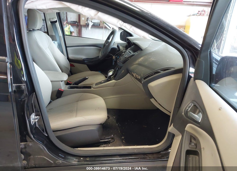 2016 FORD FOCUS SE VIN: 1FADP3K21GL261715