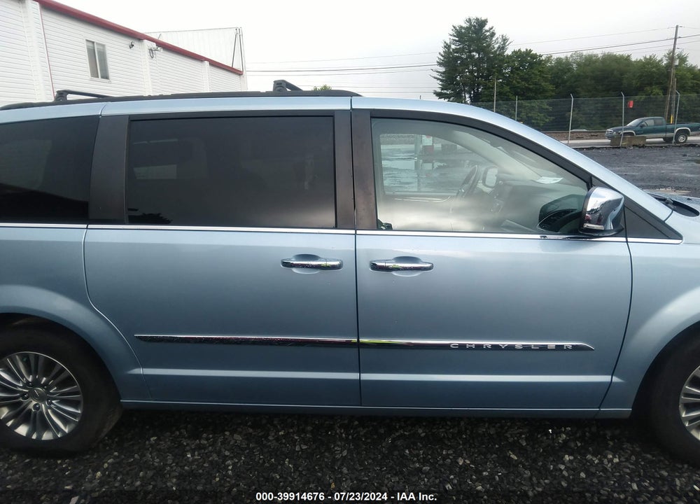 2013 CHRYSLER TOWN & COUNTRY TOURING-L VIN: 2C4RC1CG1DR512083
