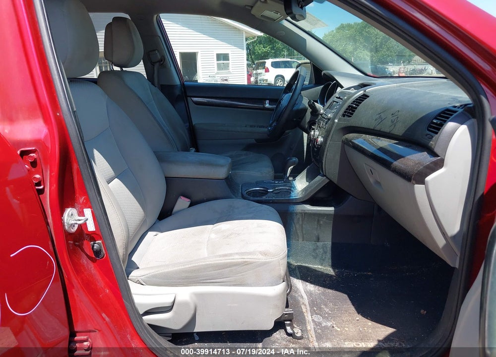 2011 KIA SORENTO LX V6 VIN: 5XYKTDA26BG077993