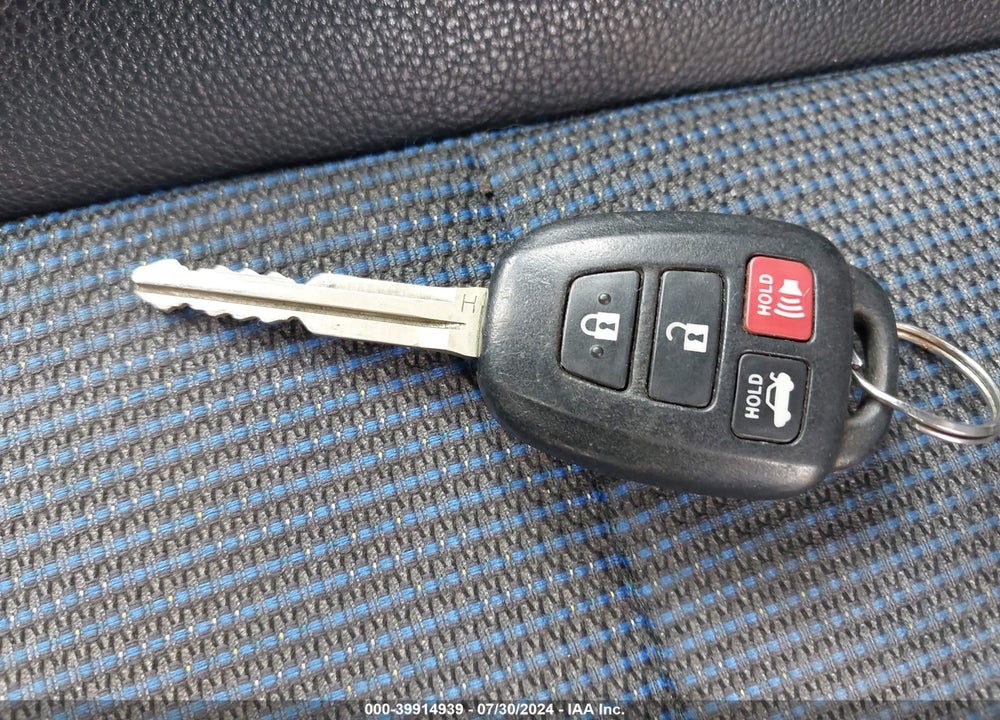2018 TOYOTA COROLLA SE VIN: 2T1BURHE0JC045769
