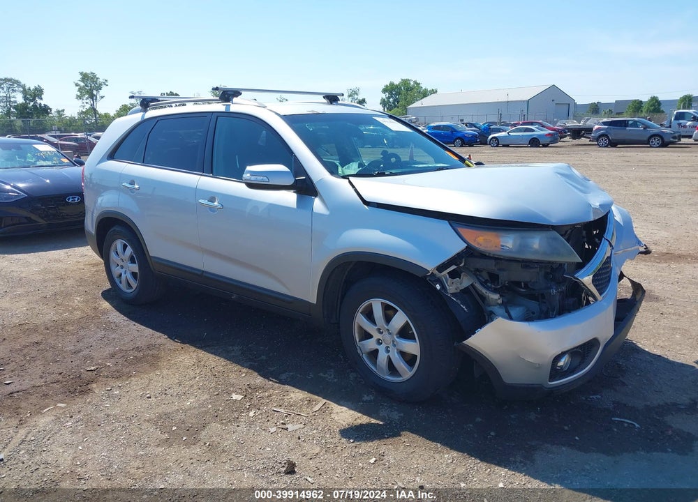 2013 KIA SORENTO LX VIN: 5XYKT4A60DG324401
