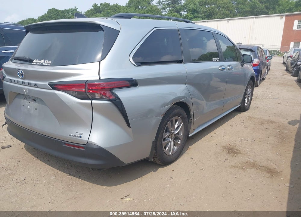 2022 TOYOTA SIENNA LE VIN: 5TDKRKEC2NS130346