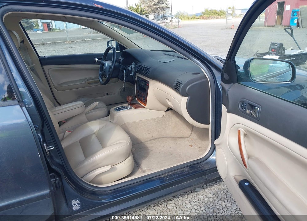 2000 VOLKSWAGEN PASSAT GLS V6 VIN: WVWMD23B6YP214069