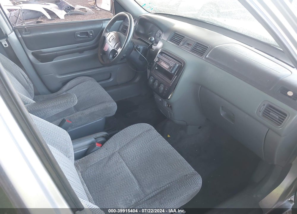 1998 HONDA CR-V LX VIN: JHLRD2846WC018513