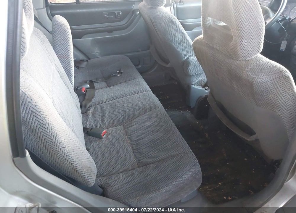 1998 HONDA CR-V LX VIN: JHLRD2846WC018513