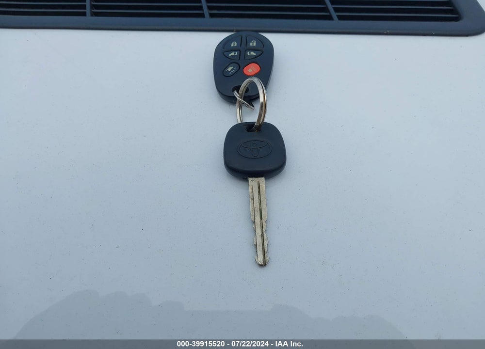 2005 TOYOTA SIENNA XLE VIN: 5TDZA22C85S277085