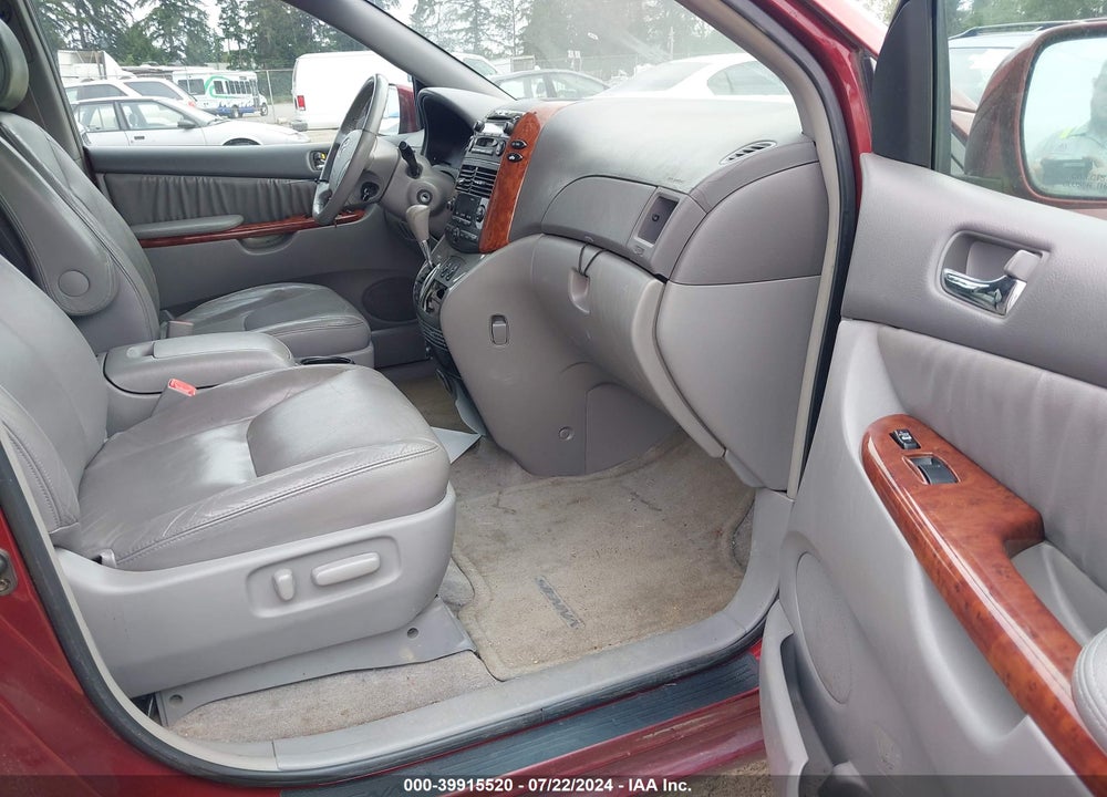 2005 TOYOTA SIENNA XLE VIN: 5TDZA22C85S277085
