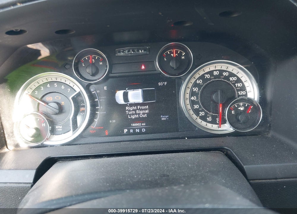 2017 RAM 1500 NIGHT 4X4 5'7 BOX VIN: 1C6RR7MT1HS632345