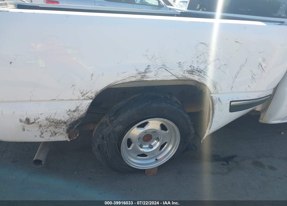 2000 CHEVROLET SILVERADO 1500 LS VIN: 2GCEC19T4Y1360551