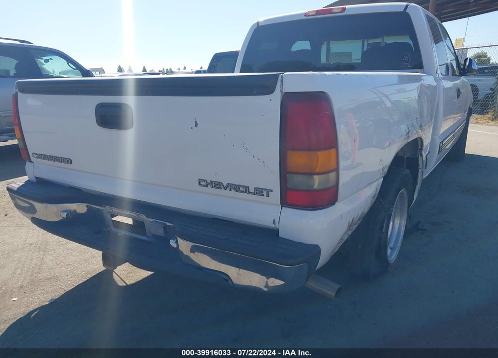 2000 CHEVROLET SILVERADO 1500 LS VIN: 2GCEC19T4Y1360551