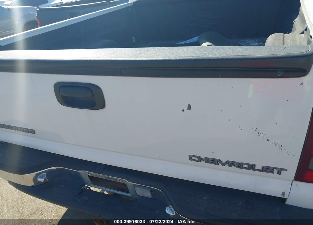 2000 CHEVROLET SILVERADO 1500 LS VIN: 2GCEC19T4Y1360551