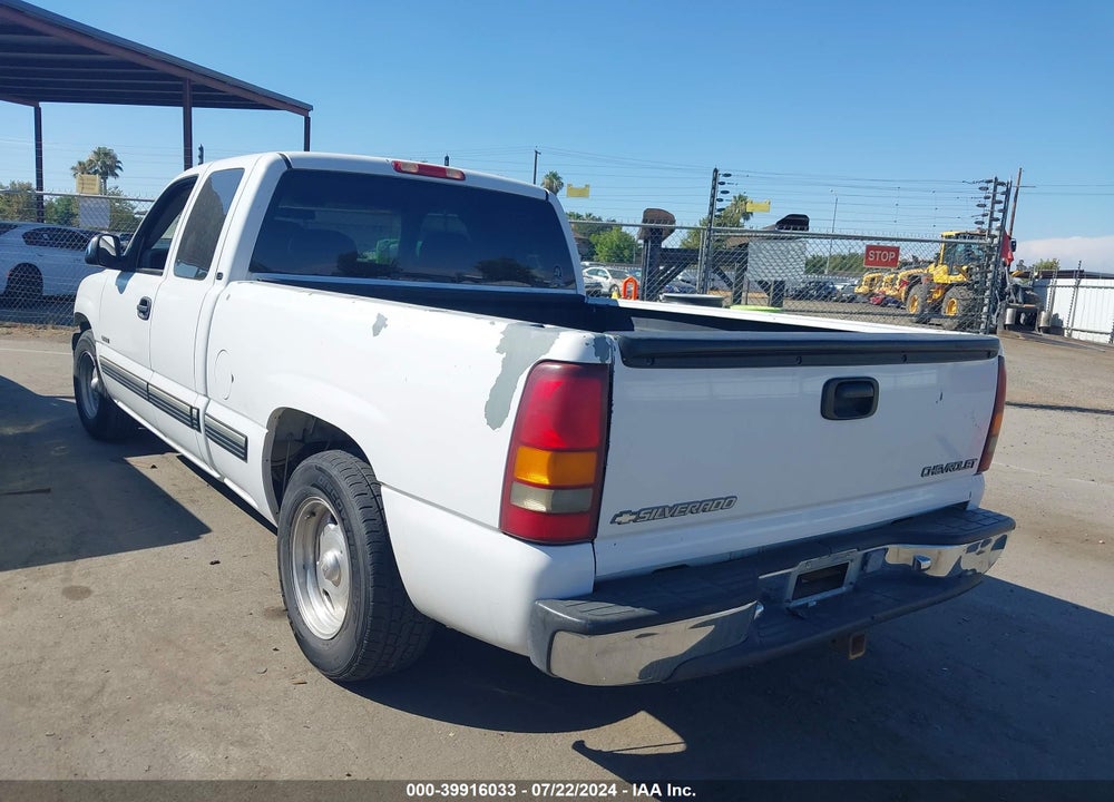 2000 CHEVROLET SILVERADO 1500 LS VIN: 2GCEC19T4Y1360551