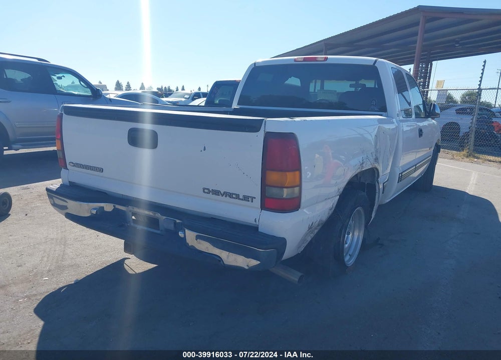 2000 CHEVROLET SILVERADO 1500 LS VIN: 2GCEC19T4Y1360551