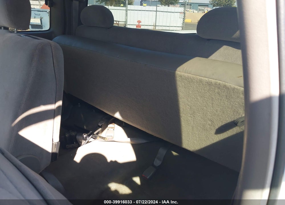 2000 CHEVROLET SILVERADO 1500 LS VIN: 2GCEC19T4Y1360551