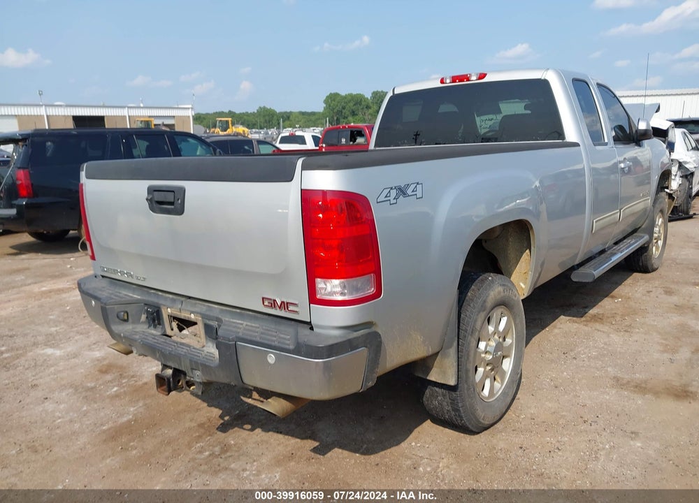 2011 GMC SIERRA 2500HD SLT VIN: 1GT221CG7BZ300411