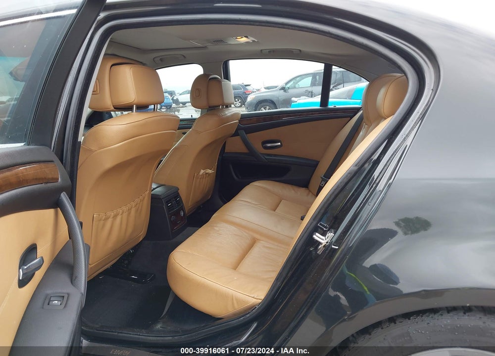 2008 BMW 528I VIN: WBANU53558C117028