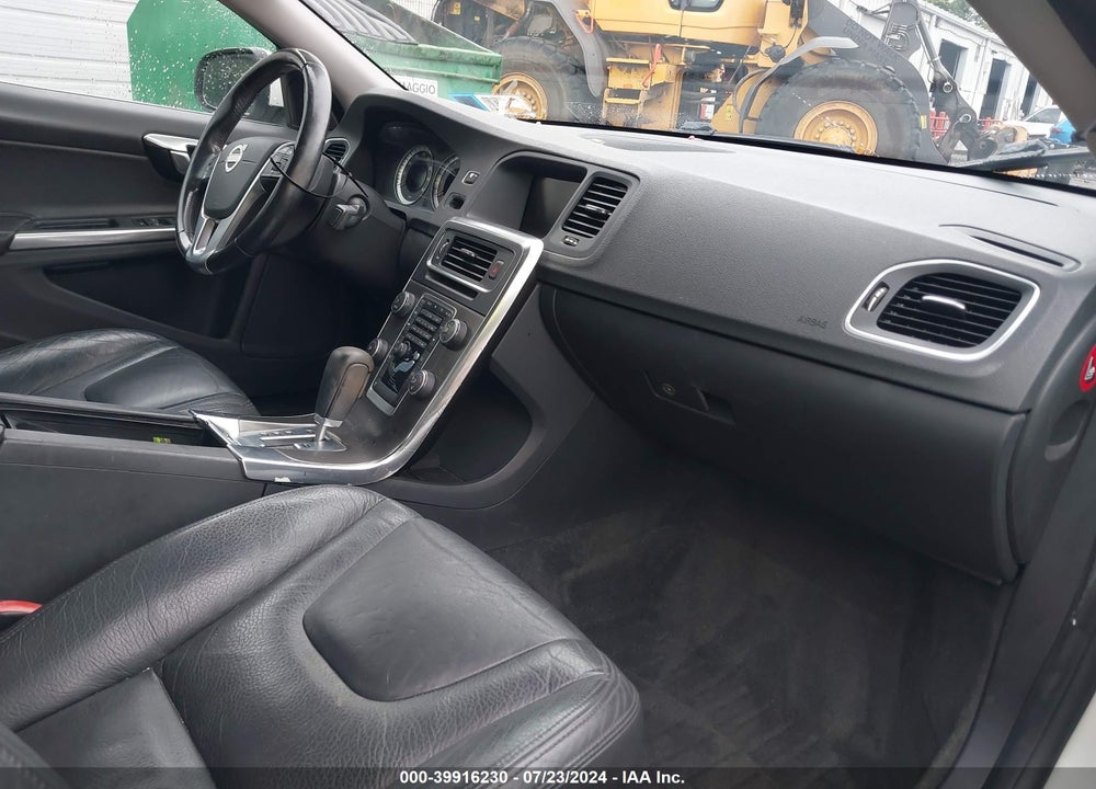 2011 VOLVO S60 T6 VIN: YV1902FHXB2014845