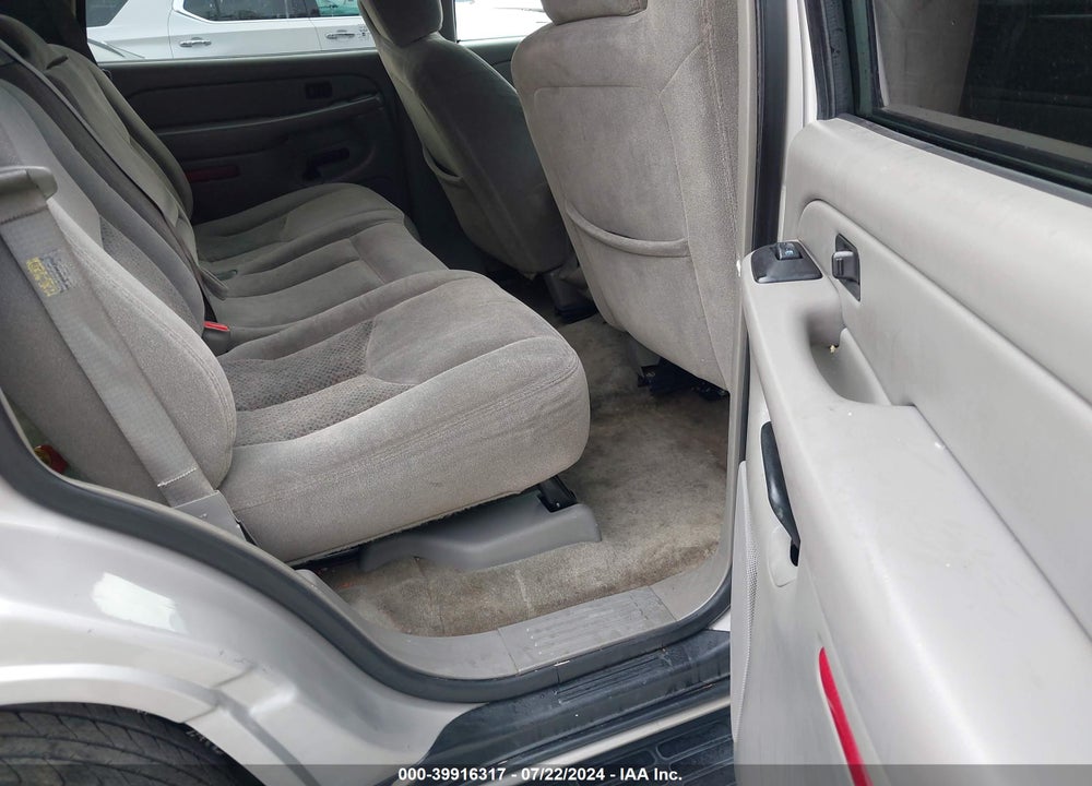 2004 CHEVROLET TAHOE LS VIN: 1GNEC13V74J279352