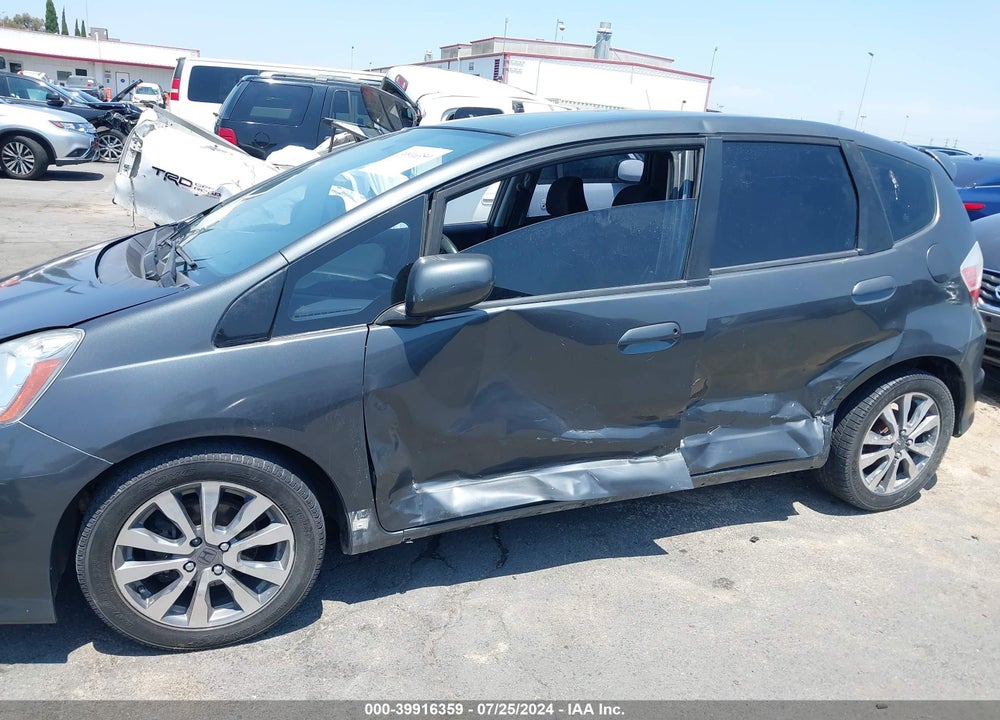 2011 HONDA FIT SPORT VIN: JHMGE8H56BS005157