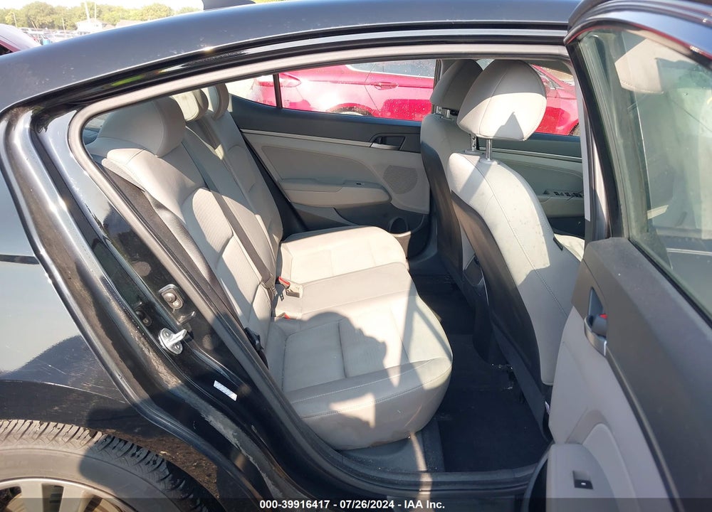 2017 HYUNDAI ELANTRA SE VIN: KMHD84LFXHU060417