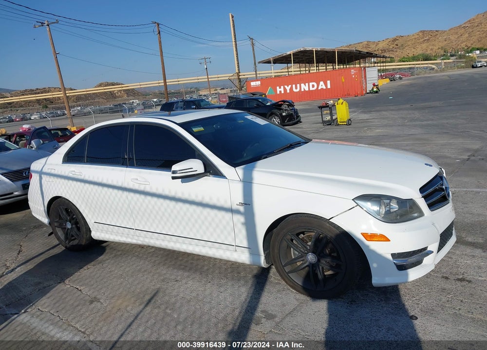 2014 MERCEDES-BENZ C 250 VIN: WDDGF4HB1EA938011