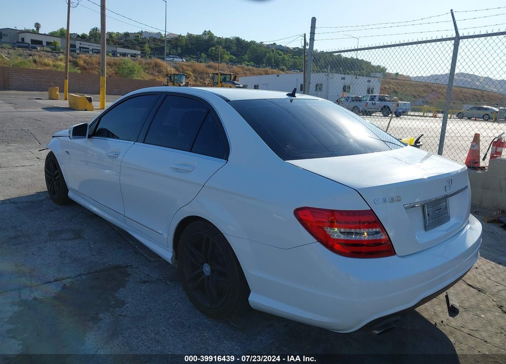 2014 MERCEDES-BENZ C 250 VIN: WDDGF4HB1EA938011