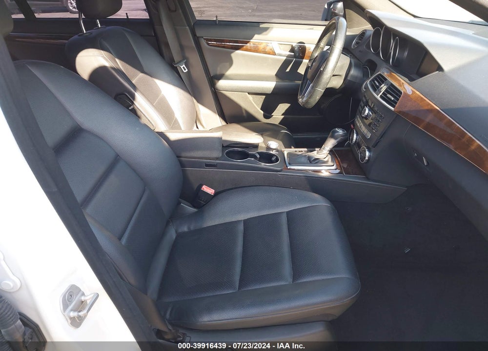 2014 MERCEDES-BENZ C 250 VIN: WDDGF4HB1EA938011