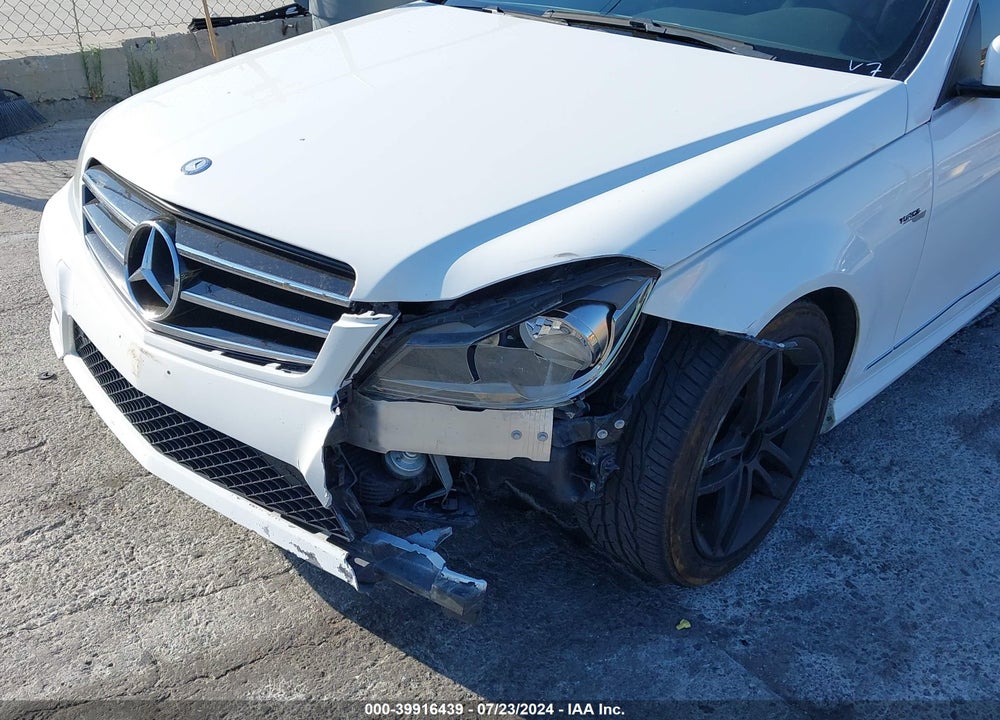 2014 MERCEDES-BENZ C 250 VIN: WDDGF4HB1EA938011