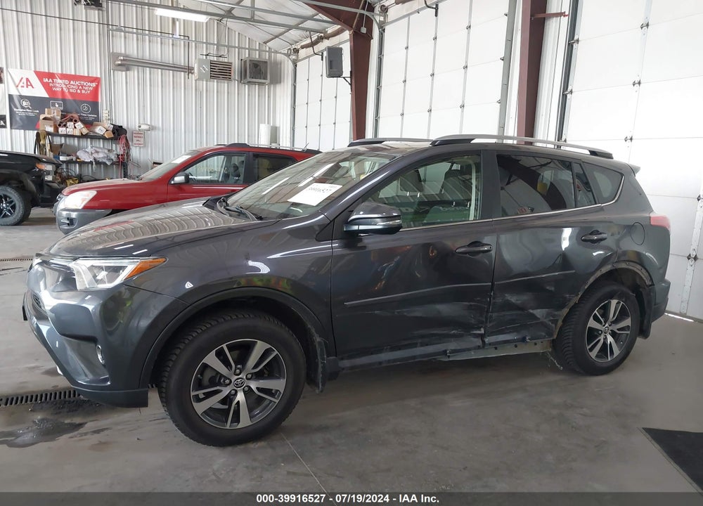 2018 TOYOTA RAV4 XLE VIN: JTMRFREV4JJ258256