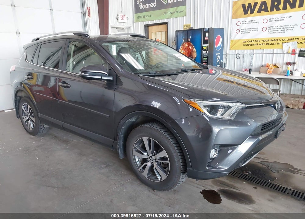 2018 TOYOTA RAV4 XLE VIN: JTMRFREV4JJ258256