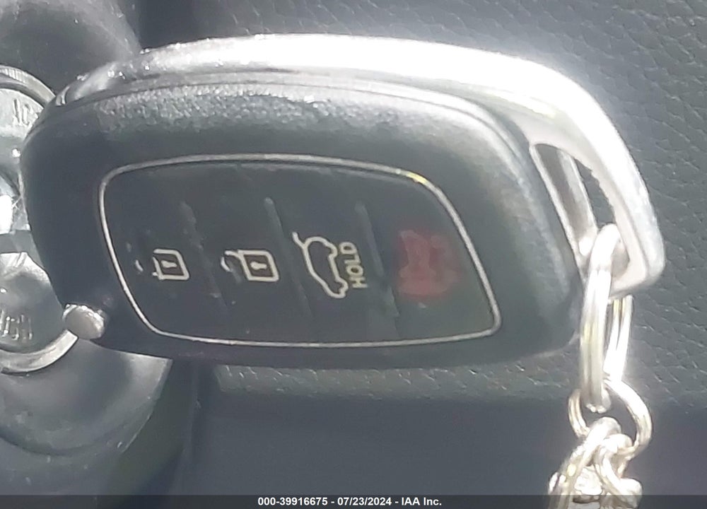 2016 HYUNDAI SANTA FE SE VIN: KM8SMDHF2GU146069