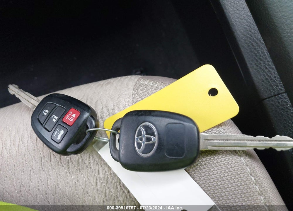 2015 TOYOTA COROLLA LE VIN: 2T1BURHE0FC318121