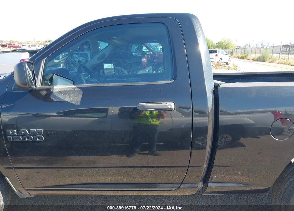 2015 RAM 1500 EXPRESS VIN: 3C6JR6AG9FG668528