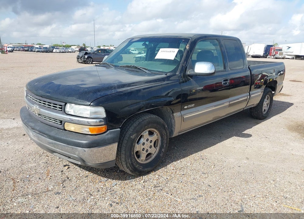 2000 CHEVROLET SILVERADO 1500 LS VIN: 2GCEC19T8Y1283229