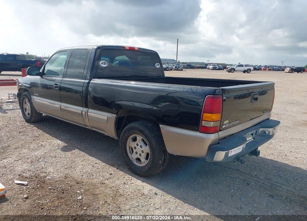 2000 CHEVROLET SILVERADO 1500 LS VIN: 2GCEC19T8Y1283229