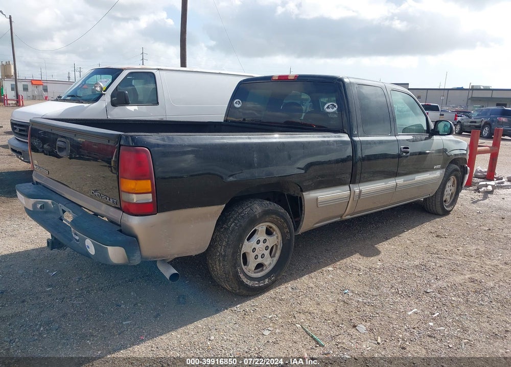 2000 CHEVROLET SILVERADO 1500 LS VIN: 2GCEC19T8Y1283229