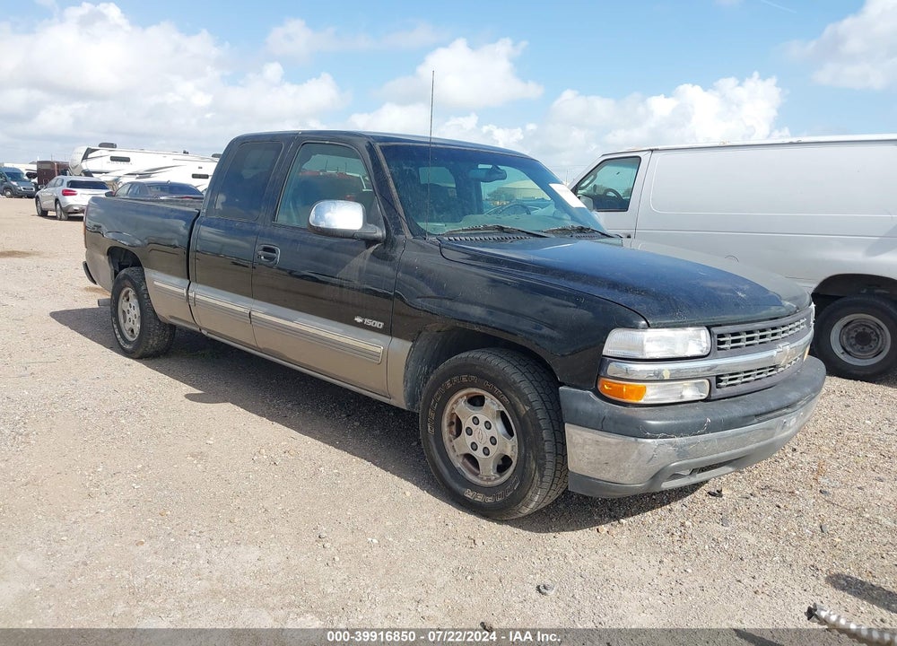 2000 CHEVROLET SILVERADO 1500 LS VIN: 2GCEC19T8Y1283229