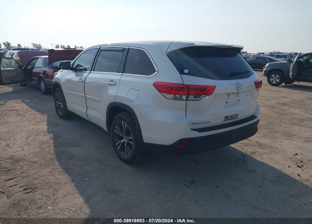 2018 TOYOTA HIGHLANDER LE VIN: 5TDZARFH3JS033031