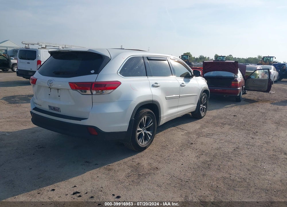 2018 TOYOTA HIGHLANDER LE VIN: 5TDZARFH3JS033031