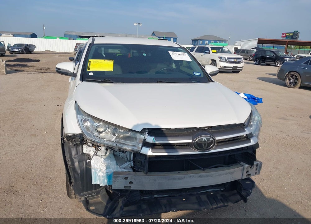 2018 TOYOTA HIGHLANDER LE VIN: 5TDZARFH3JS033031