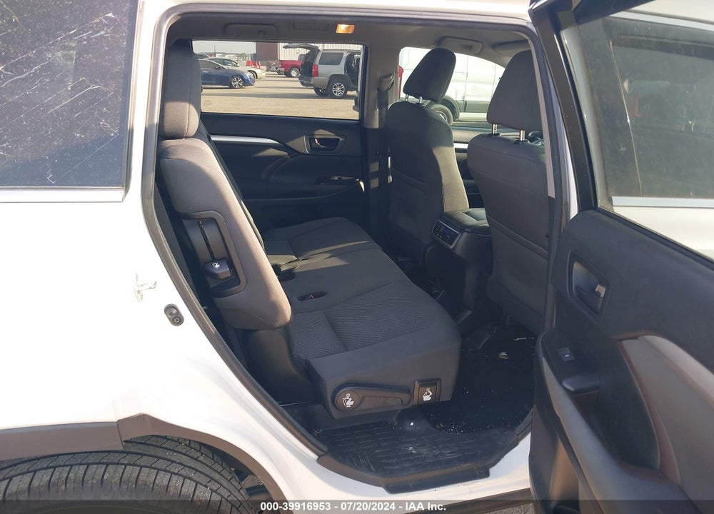 2018 TOYOTA HIGHLANDER LE VIN: 5TDZARFH3JS033031