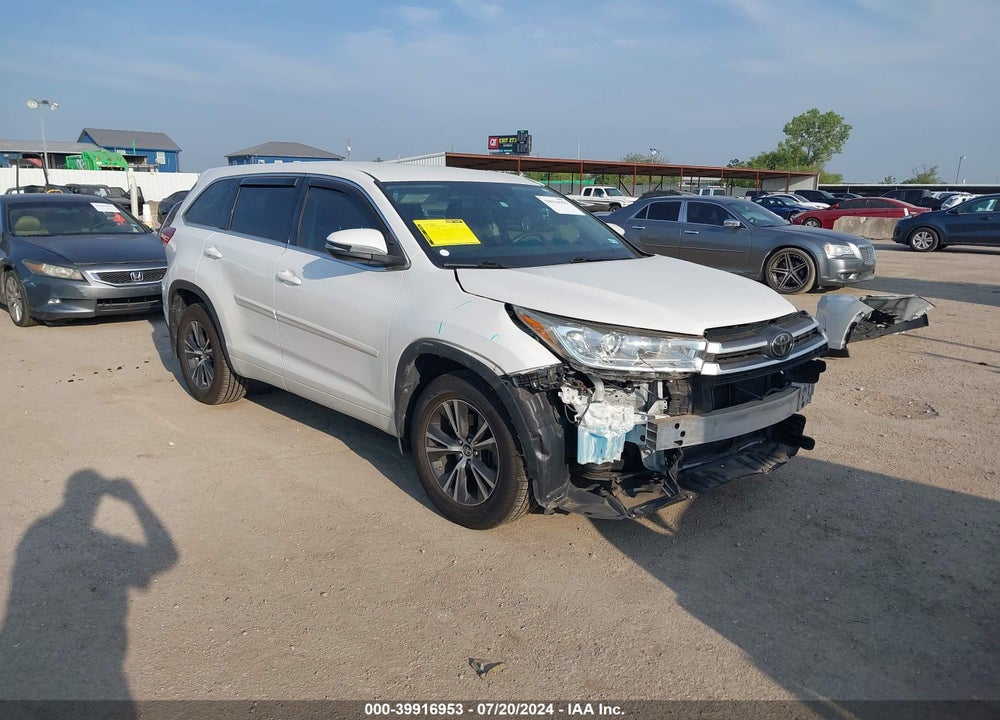 2018 TOYOTA HIGHLANDER LE VIN: 5TDZARFH3JS033031