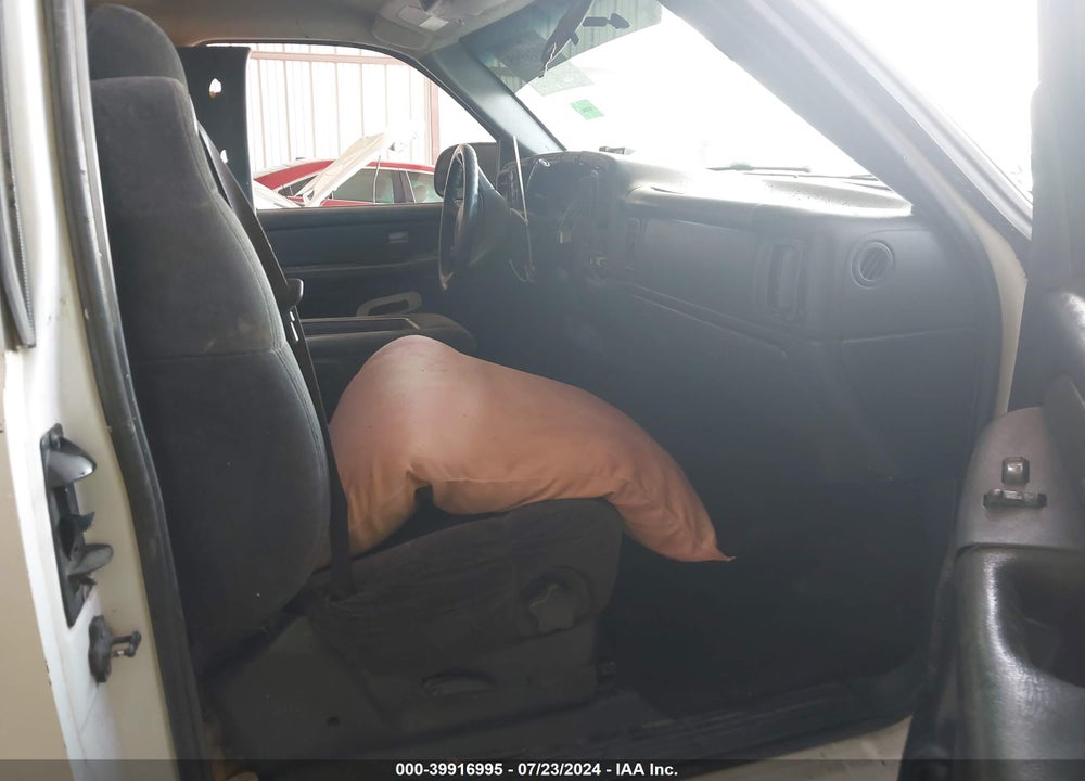 2000 CHEVROLET SILVERADO 1500 LS VIN: 2GCEK19T3Y1247595