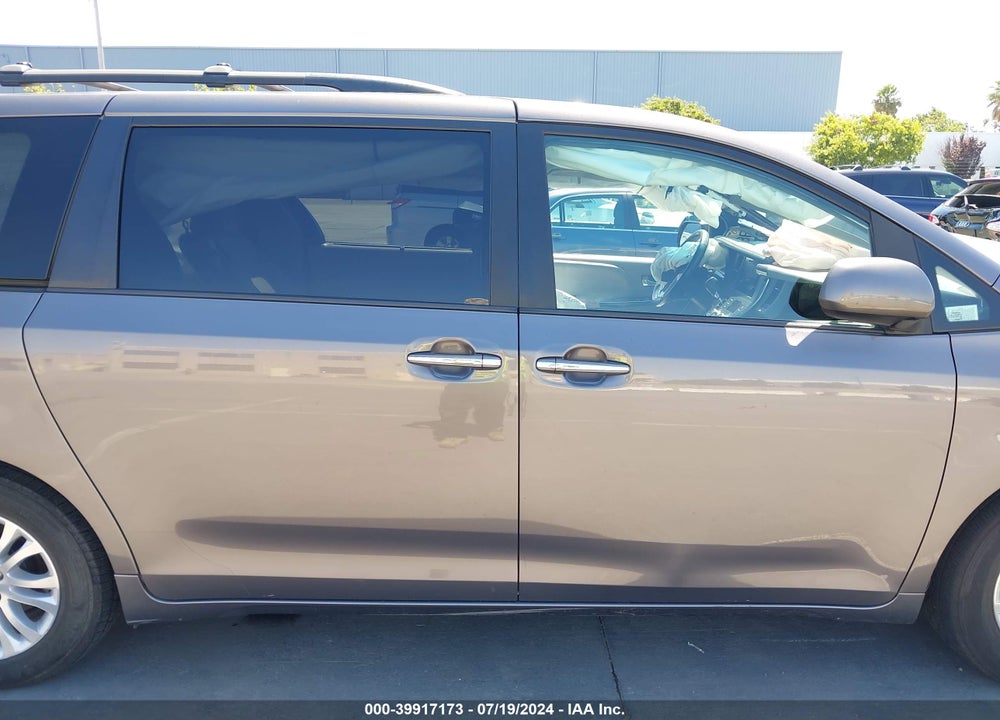 2016 TOYOTA SIENNA XLE 8 PASSENGER VIN: 5TDYK3DC5GS718539