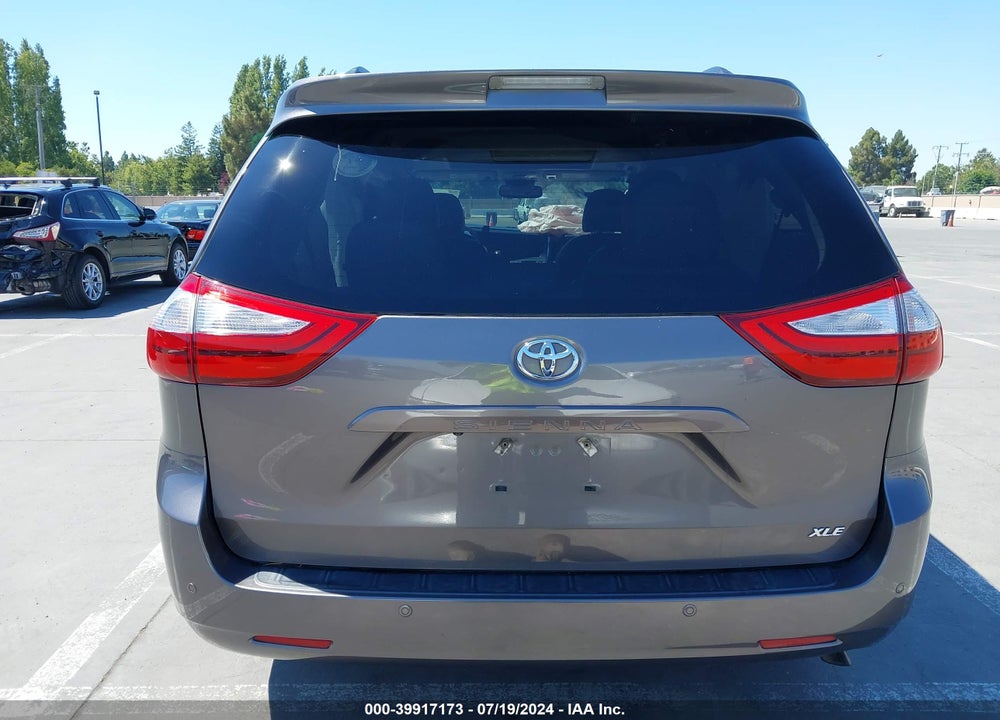 2016 TOYOTA SIENNA XLE 8 PASSENGER VIN: 5TDYK3DC5GS718539