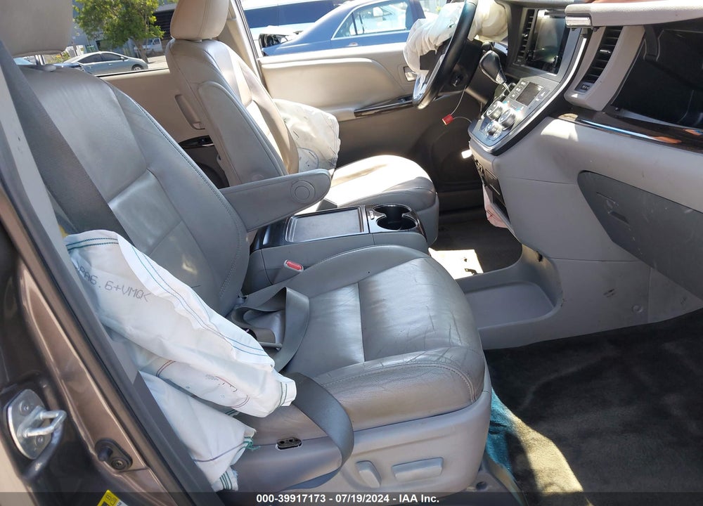 2016 TOYOTA SIENNA XLE 8 PASSENGER VIN: 5TDYK3DC5GS718539
