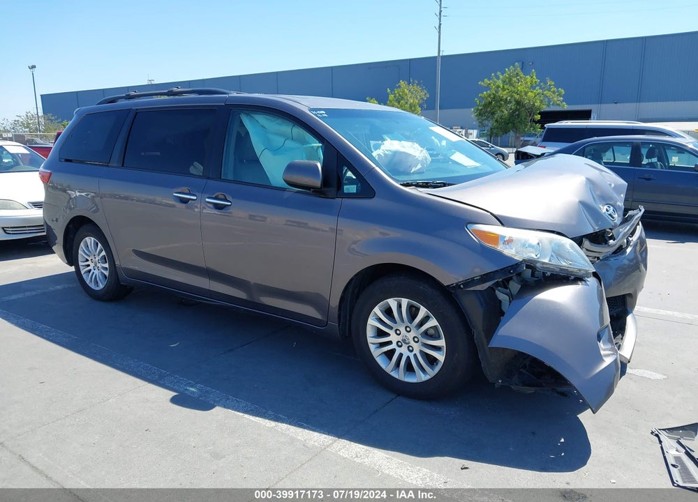 2016 TOYOTA SIENNA XLE 8 PASSENGER VIN: 5TDYK3DC5GS718539